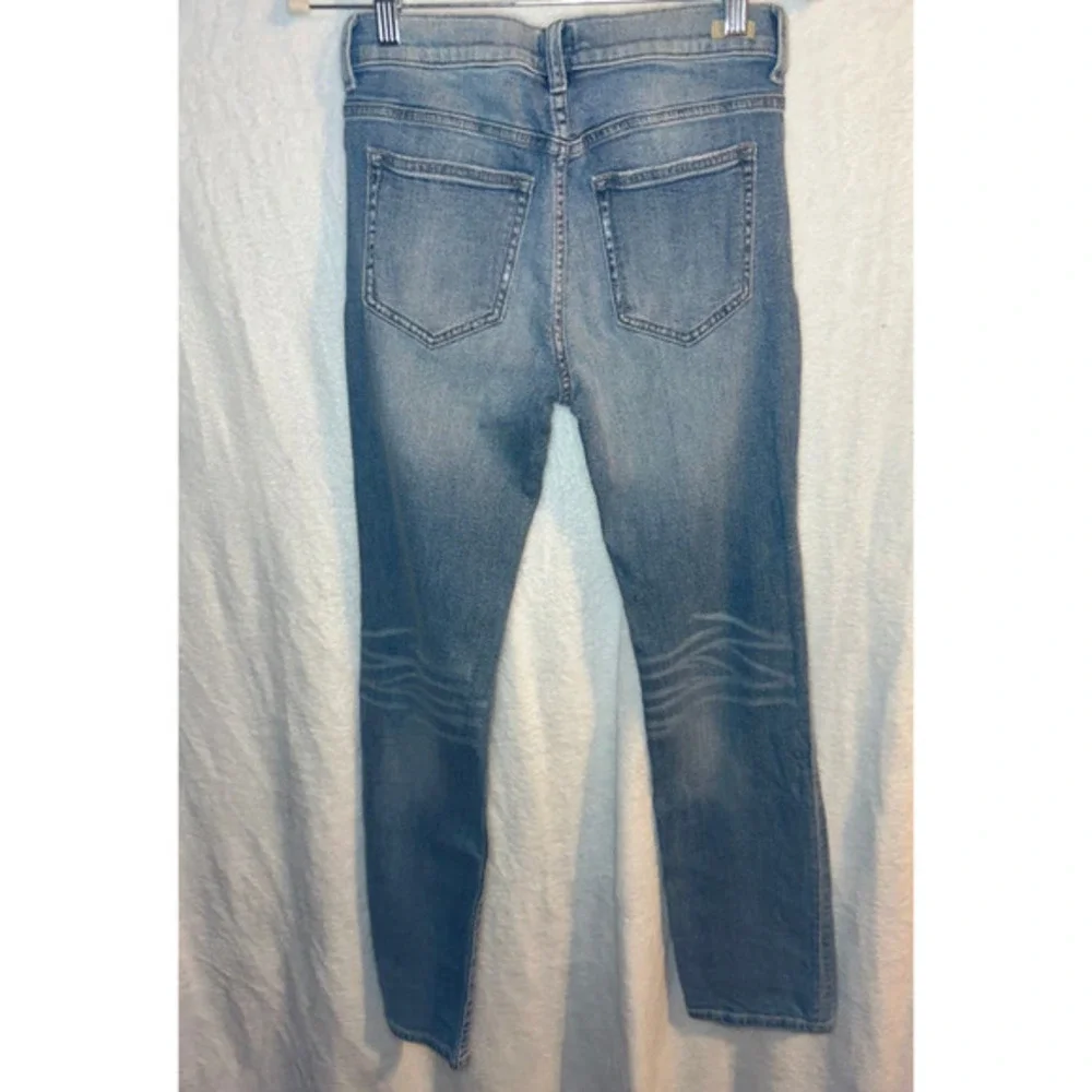 Sneakpeek distressed denim size 5‎